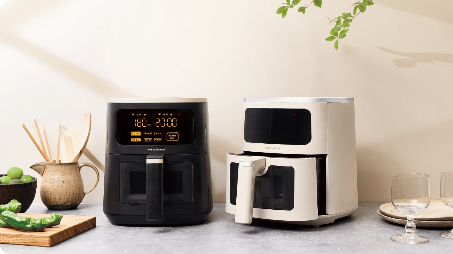 ナチュラルブラックとクリームホワイトの2カラー